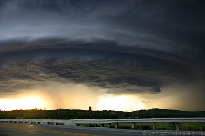 28 05 2004 ไฮเวย์ 12 Nebraska Supercell.jpg