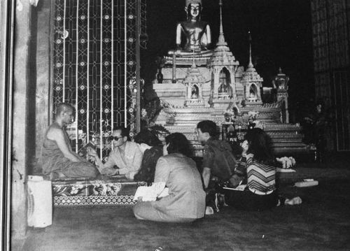 . ในหลวงกับหลวงพ่อพุธ ฐานิโย 01.jpg