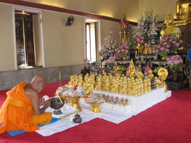 ธัมมธีโร วัดเทพากร เสกเดี่ยว (Small).jpg