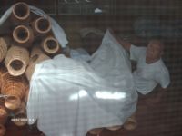 วันนึงๆพ่อไม่ค่อยว่างเท่าไหร่หรอกครับบางทีก้อเสกไซ ตำราหลวงปู่เคน วัดเขาอีโต้ ซึ่งพ่อได้มาจากหลวงอาของพ่อครับ ท่านไปเรียนมาจากหลวงปู่เคนโดยตรง ซึ่งไซที่ว่านี้เพื่อนผมบูชาไปแล้วงานไม่เคยขาดครับพ่อบอกว่าใช้เฝ้าบ้านก้อได้ทวงหนีก้อได้ แต่ผมยังไม่ได้จากพ่อเลยครับ / HPIM1872.JPG HPIM1872.JPG