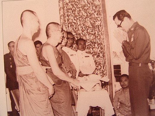 . ในหลวงกับครูบาพรหมา พรหมจักโก 01.jpg